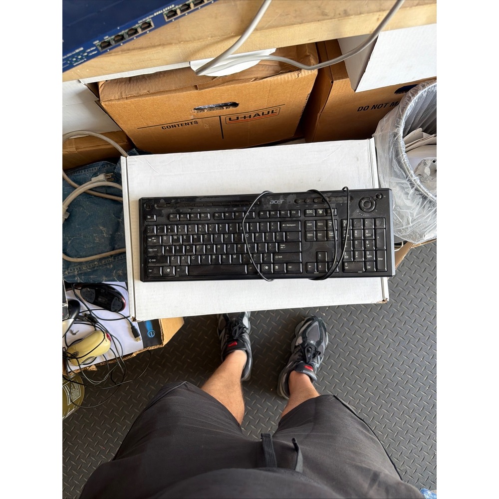 Acer Wired Multimedia Keyboard with Volume Dial and Logitech Wireless Mouse Bund